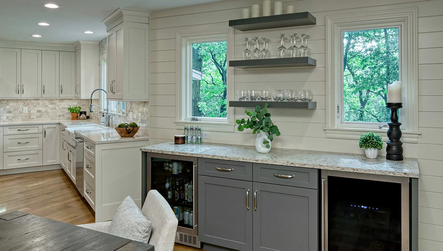 Functional and Beautiful Kitchen Islands Featuring Columns