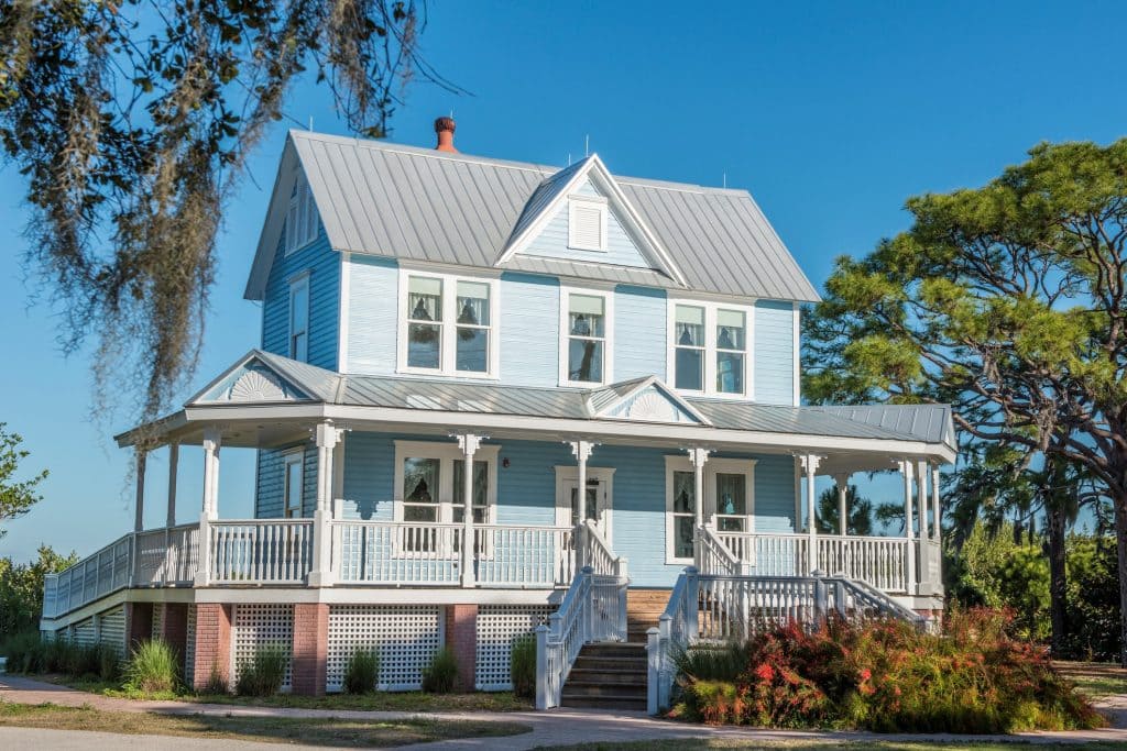 How a White Metal Roof Can Save You Money on Energy Bills