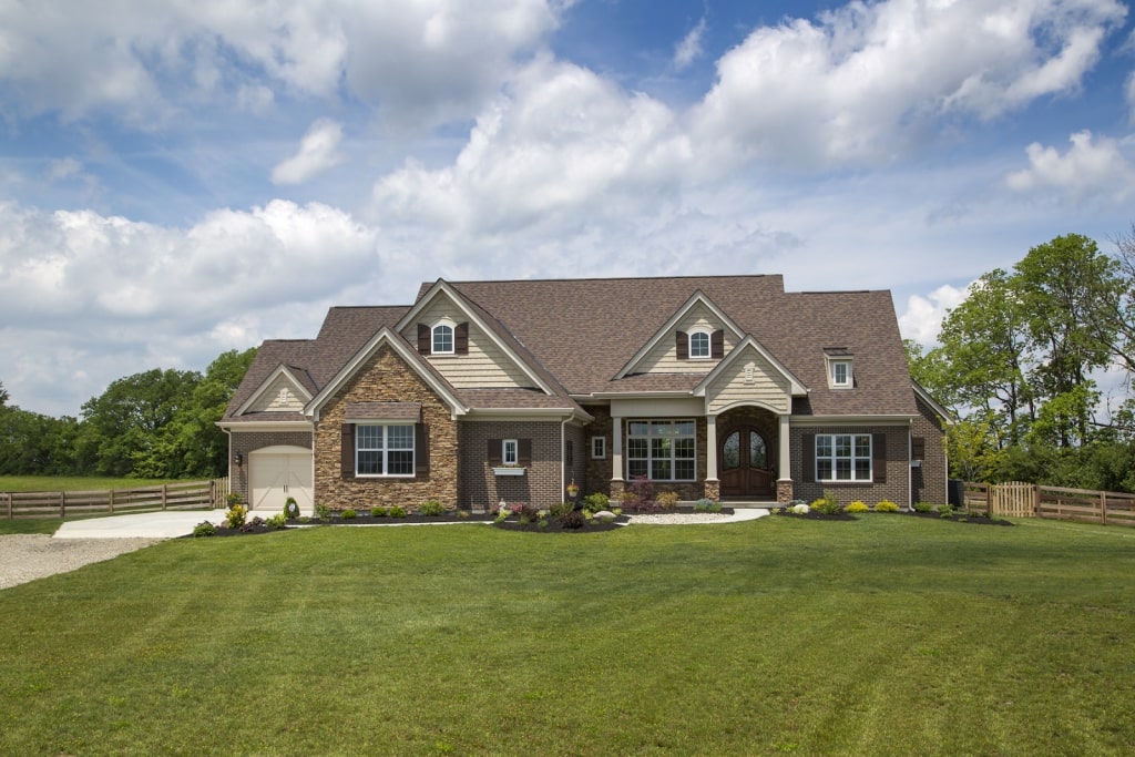 Top 5 Benefits of Choosing a Gray House with a Brown Roof